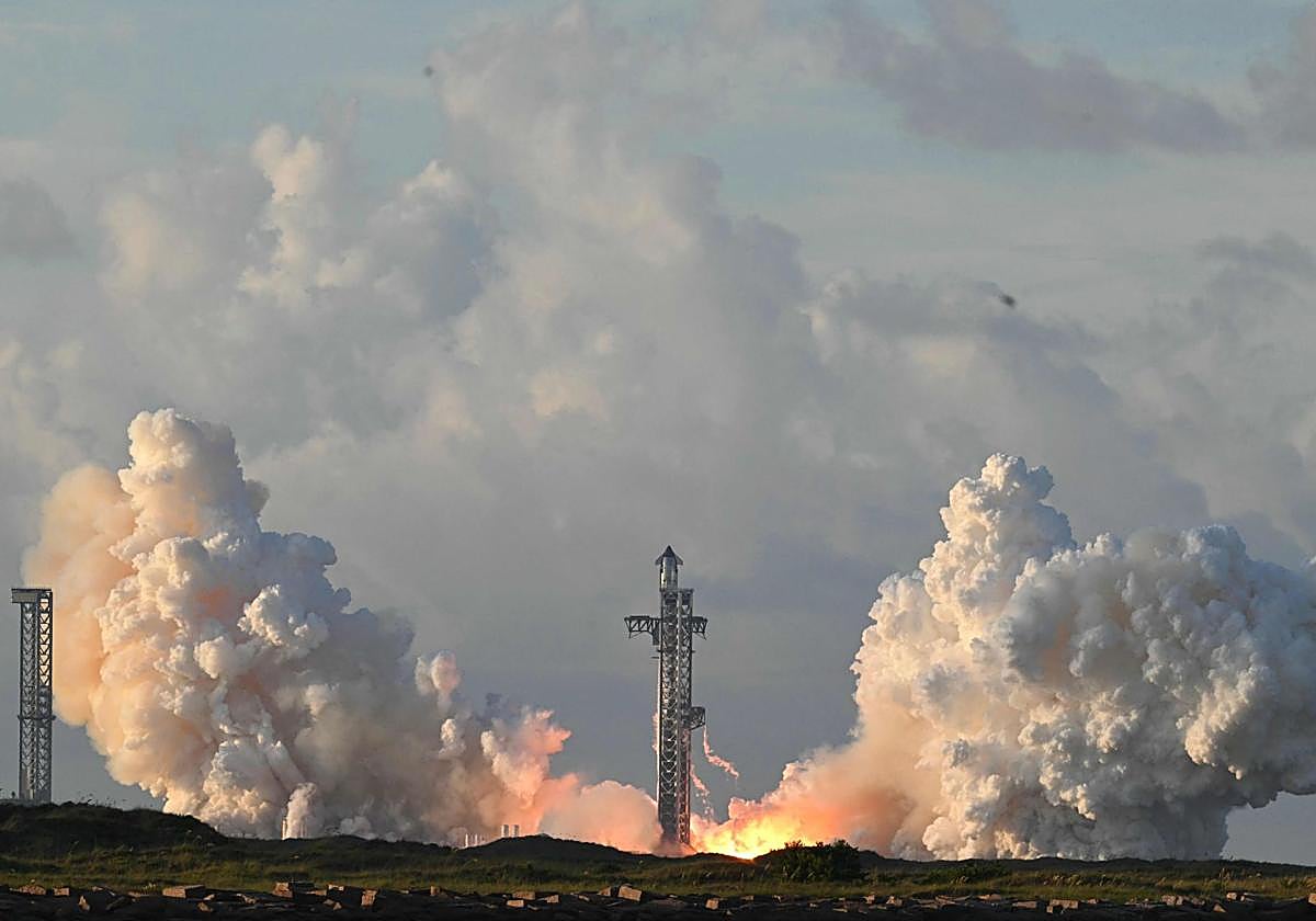 Elon Musk consigue poner en órbita su megacohete