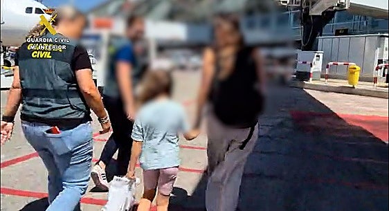 La Guardia Civil localiza en Kosovo a una niña de seis años sustraída en Mallorca por su padre