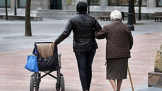 El Gobierno estima que más de 70.000 personas saldrán de la lista de espera de dependencia con la nueva financiación