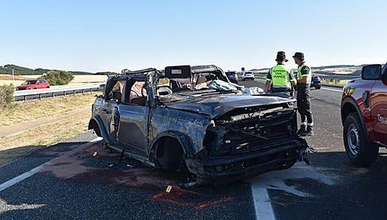 Un matrimonio y sus dos hijos adolescentes mueren tras volcar con su coche en Palencia