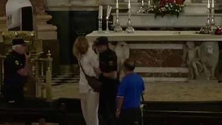 Arrestado tras provocar daños en la catedral de Valencia al grito de «yo soy Dios e iréis todos al infierno»