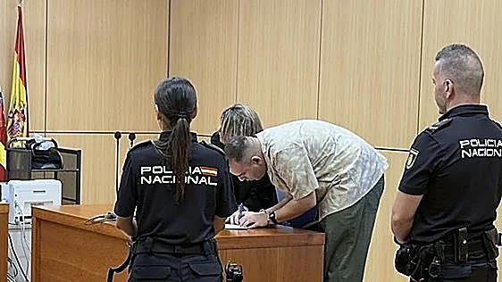 Diez años de cárcel para un pedófilo que grababa a niñas en la ducha y mientras dormían