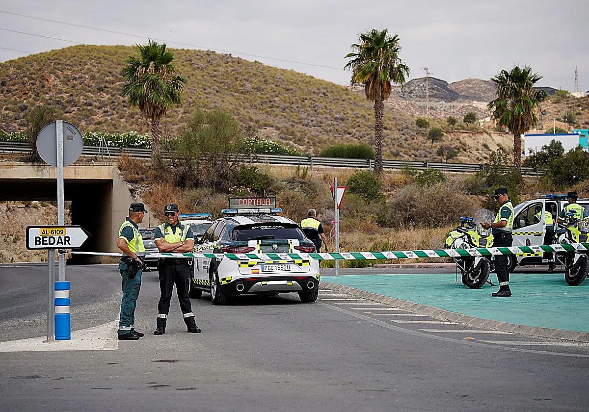Más de 200 agentes de la Guardia Civil han participado de los operativos de búsqueda de víctimas en el incendio de Los Gallardos.