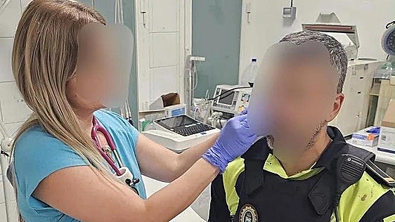 Un menor agrede a puñetazos a un policía tras darle el alto por hacer caballitos en Fuengirola