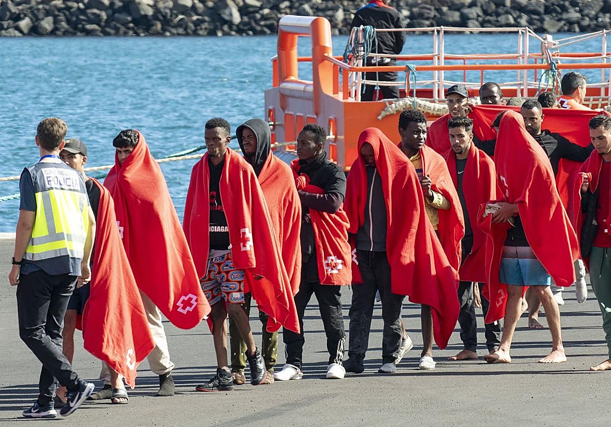 Tres migrantes mueren en una patera que se dirigía a Mallorca con 23 personas a bordo