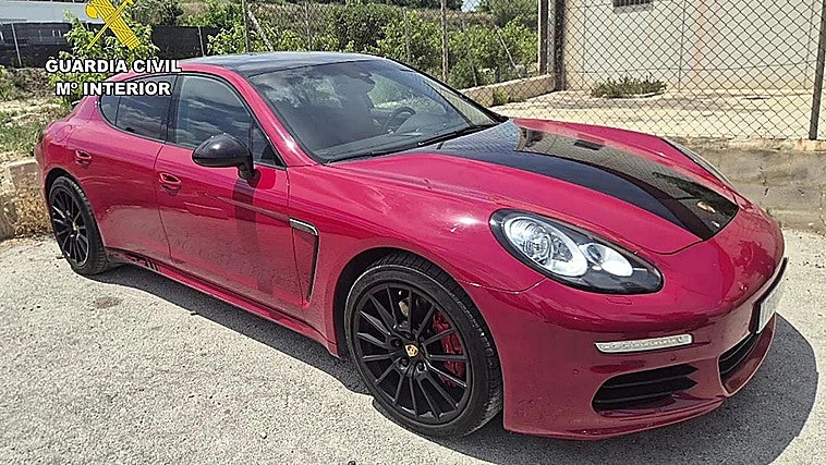 Dos detenidos por robar un Porsche Panamera y gastar 1.500 euros en compras con una tarjeta sustraída en Murcia