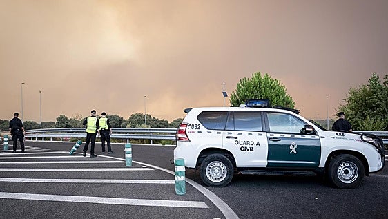 Carreteras cortadas este sábado por los incendios forestales, consulta el mapa actualizado de la DGT