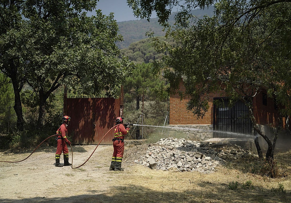 La «contención» del fuego permite regresar a casa a 30.000 evacuados en Madrid y Ávila