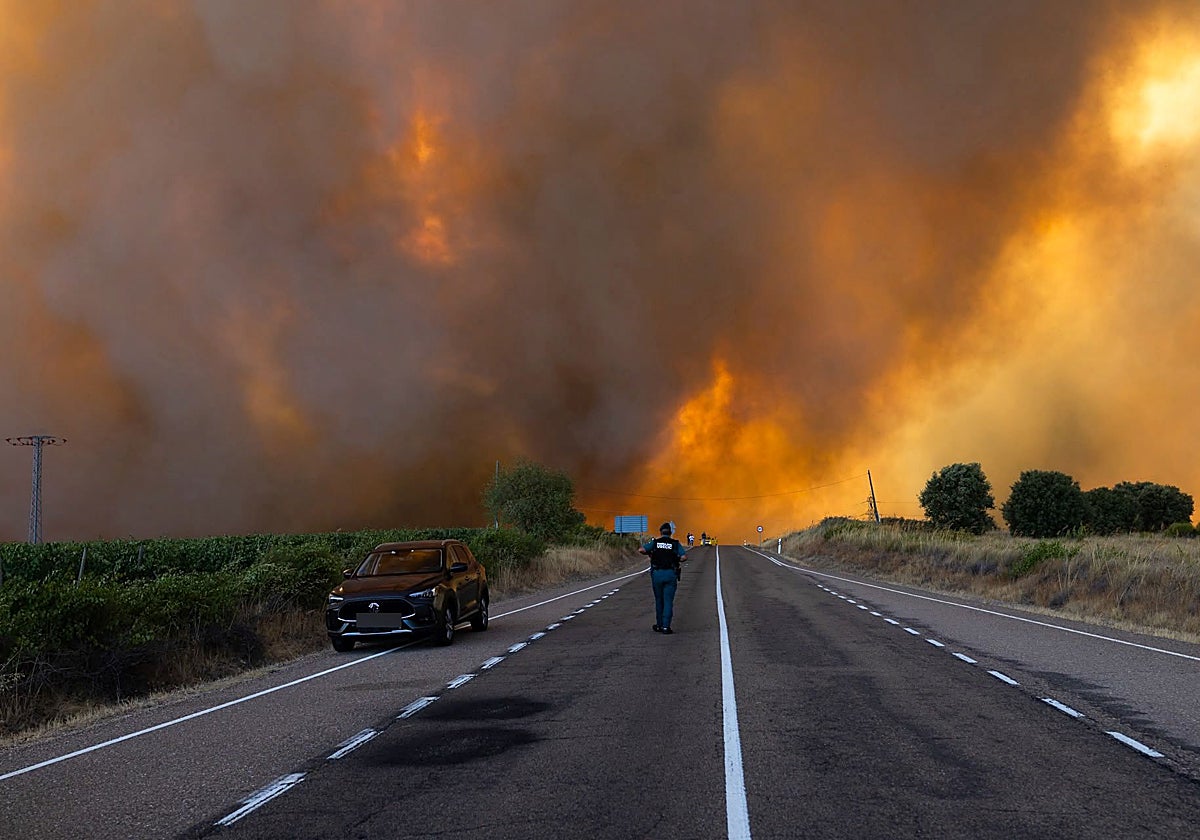 El fuego no da tregua y obliga a nuevas evacuaciones en Zamora tras ser «estabilizado» en Madrid