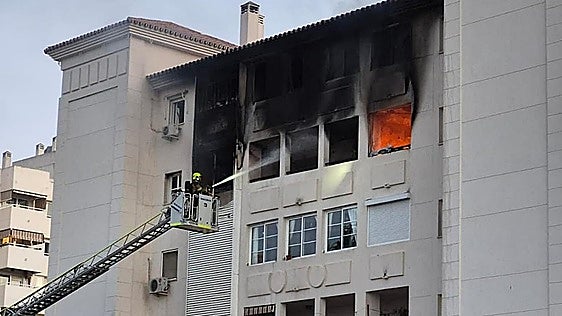 Mueren dos hermanos de 10 y 15 años en un incendio en una vivienda de Arroyo de la Miel, Málaga
