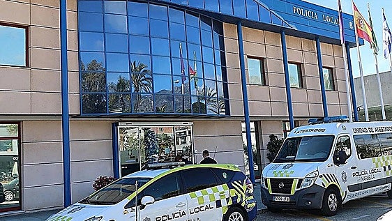 Un ladrón finge ser mánager de tenis en Marbella y ordena a un jugador que se quite un Rolex para robárselo