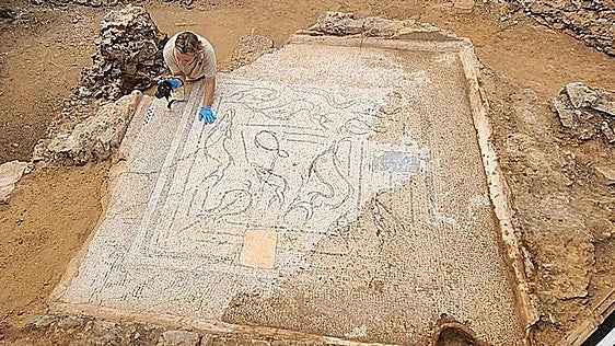 Otra maravilla arqueológica en Mérida: un mosaico en blanco y negro con temática marina en el parque de la Ciudad de la Infancia