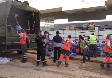 Suministro de agua en las zonas afectadas por la DANA de Valencia.
