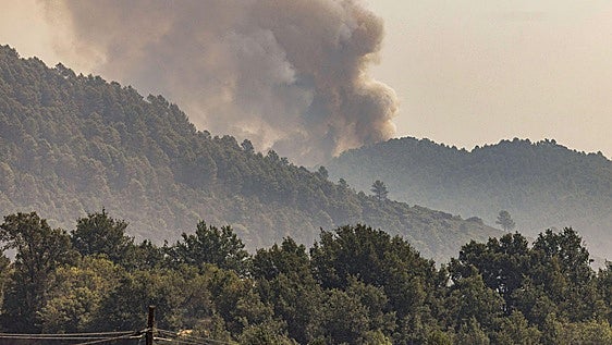 El operativo logra contener el avance del incendio de Huesca hacia los núcleos de población