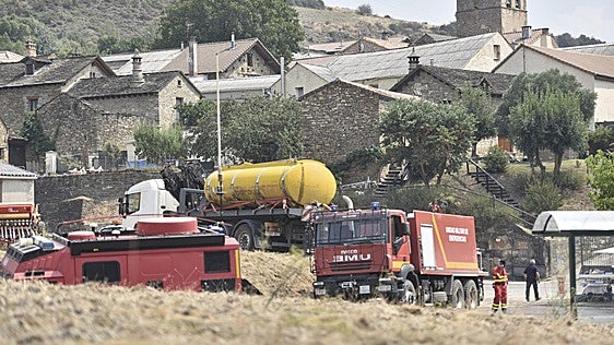 La lluvia permite avanzar en la lucha contra el incendio de Huesca antes de otra subida de las temperaturas