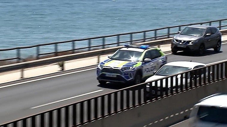 Dos agentes heridos tras una persecución en la provincia de Málaga por el robo de un Audi a punta de pistola