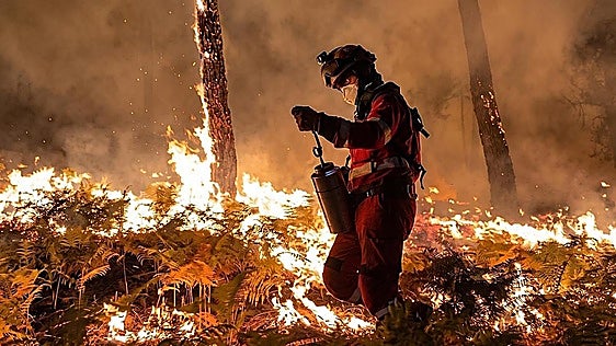 La evolución del incendio de Las Hurdes impide a los evacuados regresar a sus casas