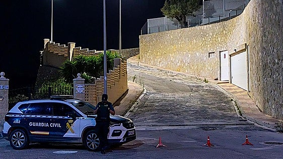 Dos niños hallan los cadáveres de sus padres, un matrimonio irlandés, en su casa en Cullera