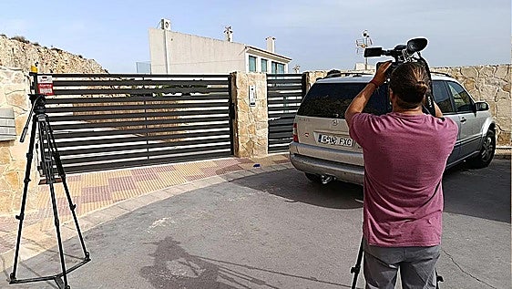 Los vecinos de la urbanización de lujo de Cullera, perplejos ante el macabro hallazgo de los dos cadáveres