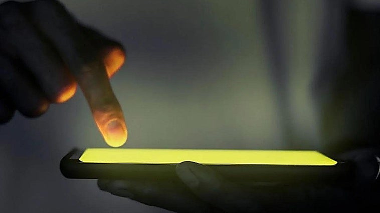 Identifican al responsable de difundir fotos falsas de al menos 15 jóvenes en Asturias a las que desnudaba con IA