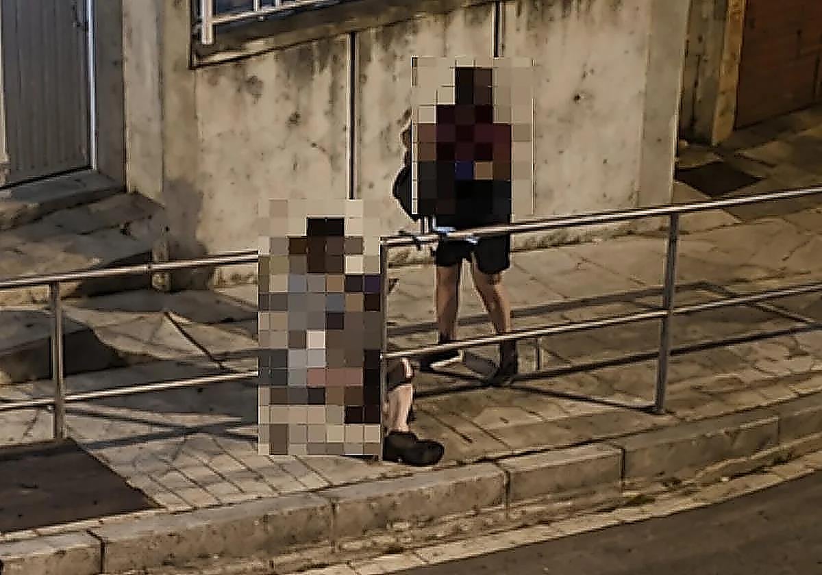 Se entrega el hombre que atacó con un gancho a un peatón y lo dejó atado a una barandilla en Granada