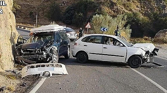 Detenido por intentar atropellar a dos guardias civiles cuando conducía drogado, borracho y sin carnet en Granada