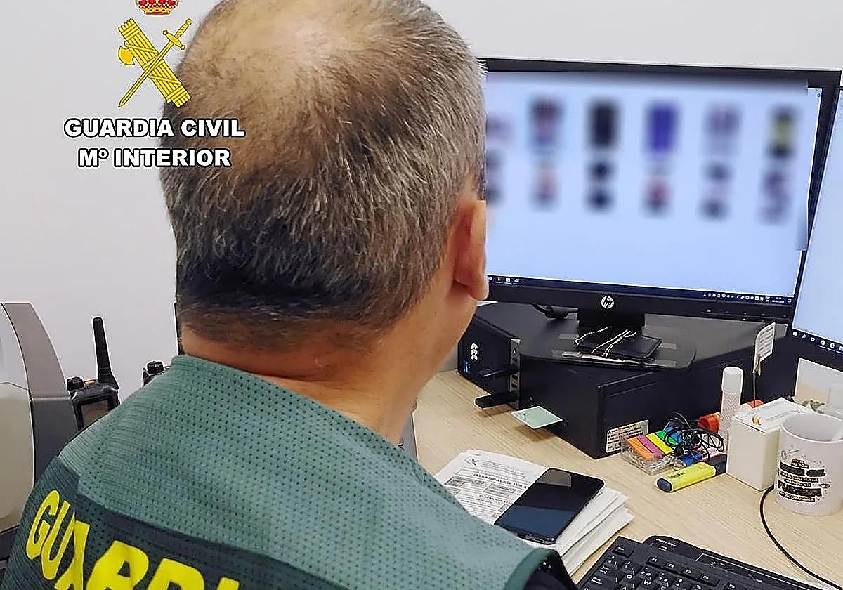 Dos investigados por difundir imágenes de índole sexual de una joven de la Región de Murcia