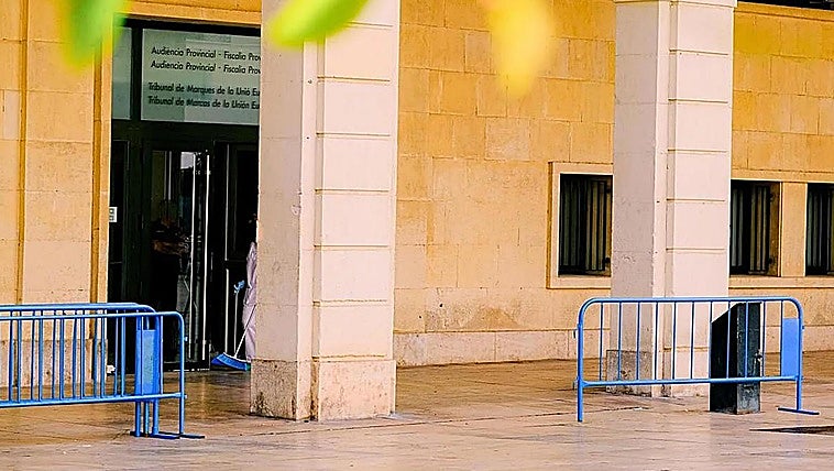 Juzgan en Alicante a un quiromasajista acusado de violar a una menor durante un masaje
