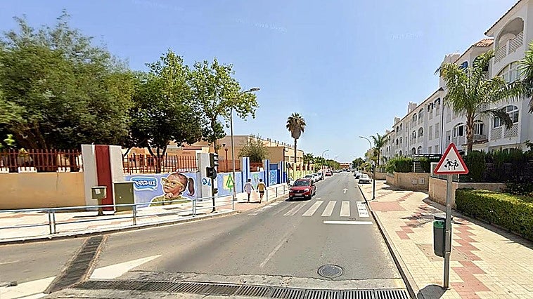 Un menor de 12 años sufre una fractura de cráneo tras ser atropellado en Málaga: el conductor, a la fuga