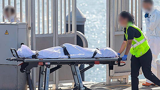Tres fallecidos y un herido en estado crítico en una patera con 82 personas rescatada en Lanzarote