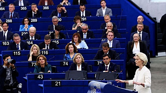 Von der Leyen promete «nada de redes sociales para los menores de 13 años»