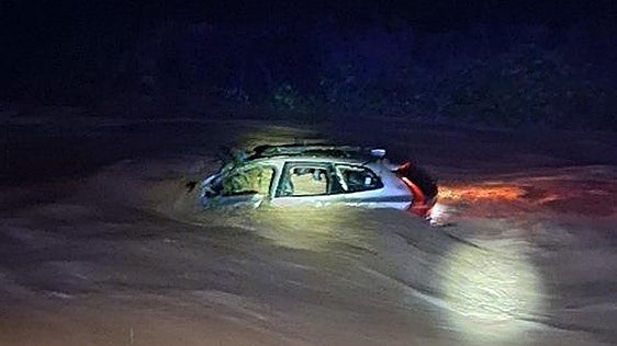 Hallan muerto al conductor de un vehículo atrapado por el agua en Olivella, Barcelona