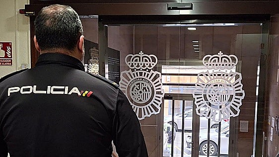 Agrede a un hombre con una navaja tras una discusión por el orden de fila en una tienda de Valladolid