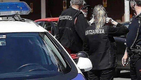 Un detenido y seis investigados en Bilbao por suplantar la identidad de un joven sin carnet de conducir para delinquir con coches a su nombre