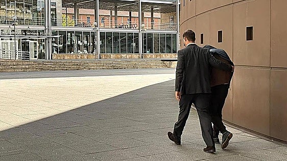 Los cinco detenidos por la agresión en las fiestas de Oviedo quedan en libertad acusados de un delito de odio