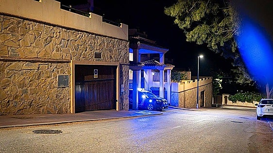 La mujer estrangulada por su pareja en su casa de Pinares de San Antón, Málaga, en muerte encefálica
