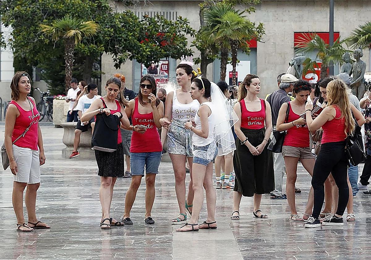 Multas de hasta 1.500 euros para las despedidas de soltero ruidosas en Valencia