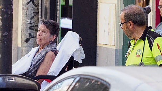 Maricarmen, desahuciada al cuarto intento: tensión en la calle y sin un lugar al que ir