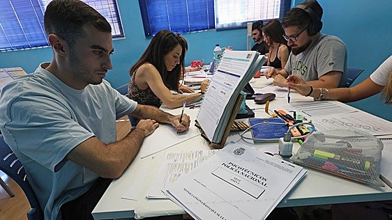 Miles de aspirantes se enfrentan este sábado a la primera prueba de las oposiciones a Policía Nacional