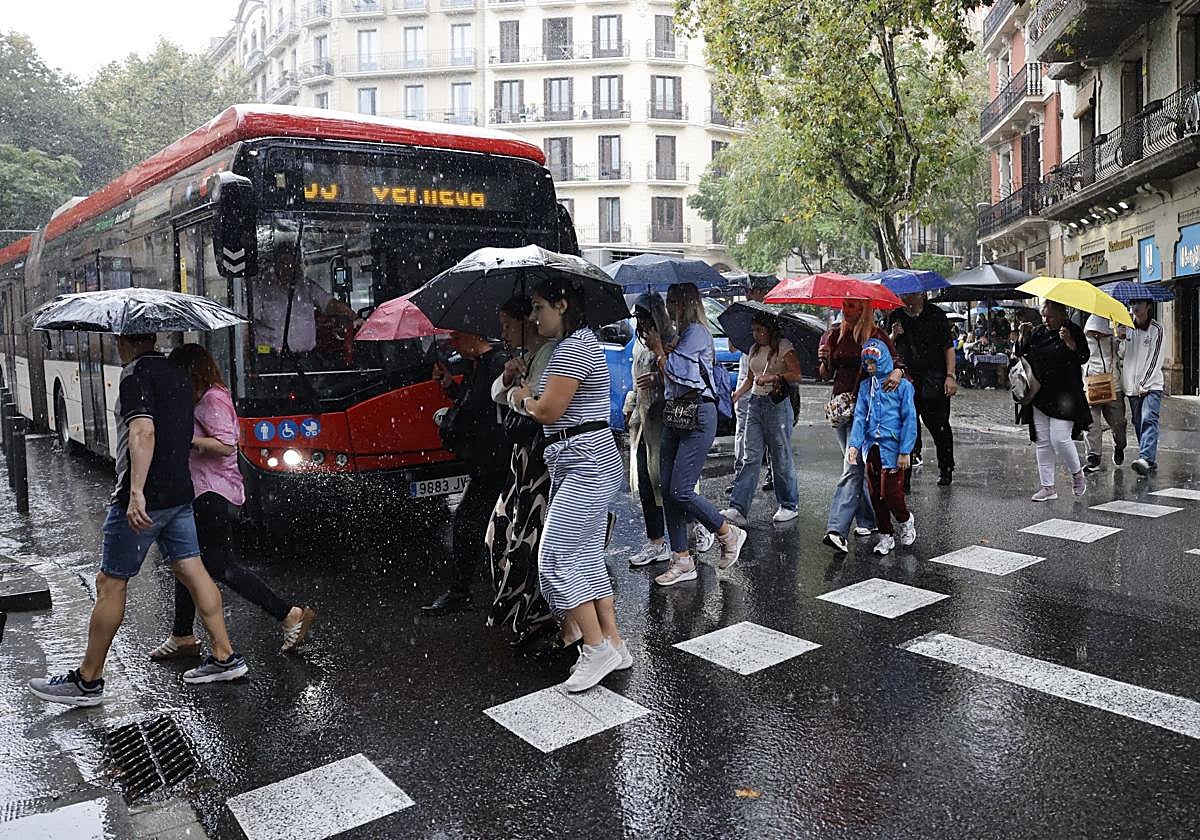 Las lluvias ponen en aviso a once comunidades autónomas, con alerta roja en Cataluña