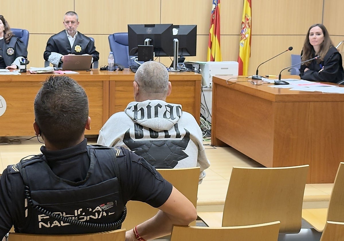 Acusado de violar a una vecina que se negó a hacer un trío con su pareja en Valencia