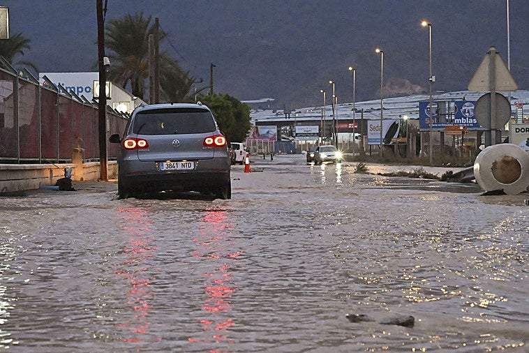La dana Adam pone en aviso rojo el sur de Valencia y norte de Alicante con acumulados de hasta 400 litros