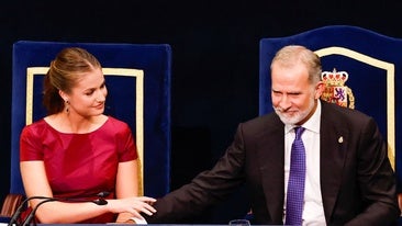 El rey Felipe VI, durante la ceremonia de los Premios Princesa de Asturias, este viernes, en Oviedo.