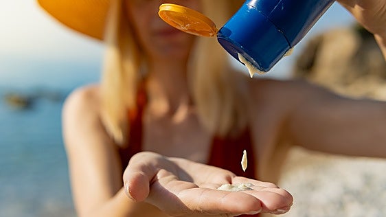 Guía definitiva para entender la protección solar: «Es mucho más que echarse crema»
