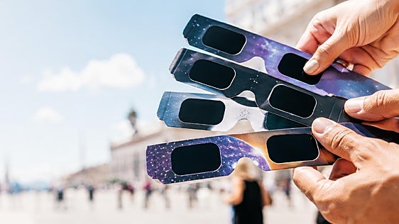 Guía médica para no jugarte la vista durante el eclipse