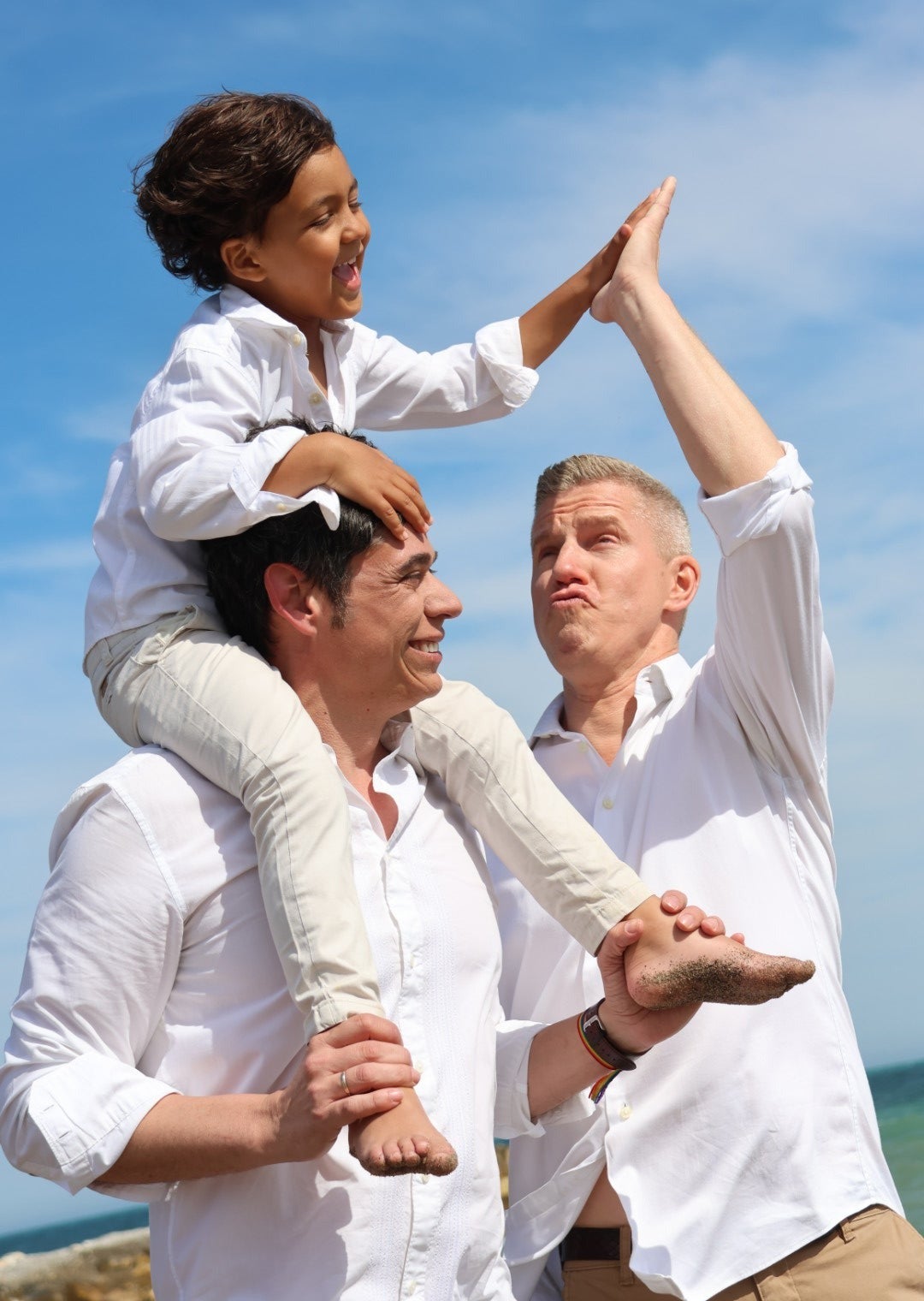 Jon y David con su hijo Adam. Javier García Cobos a.k.a. The A Prods