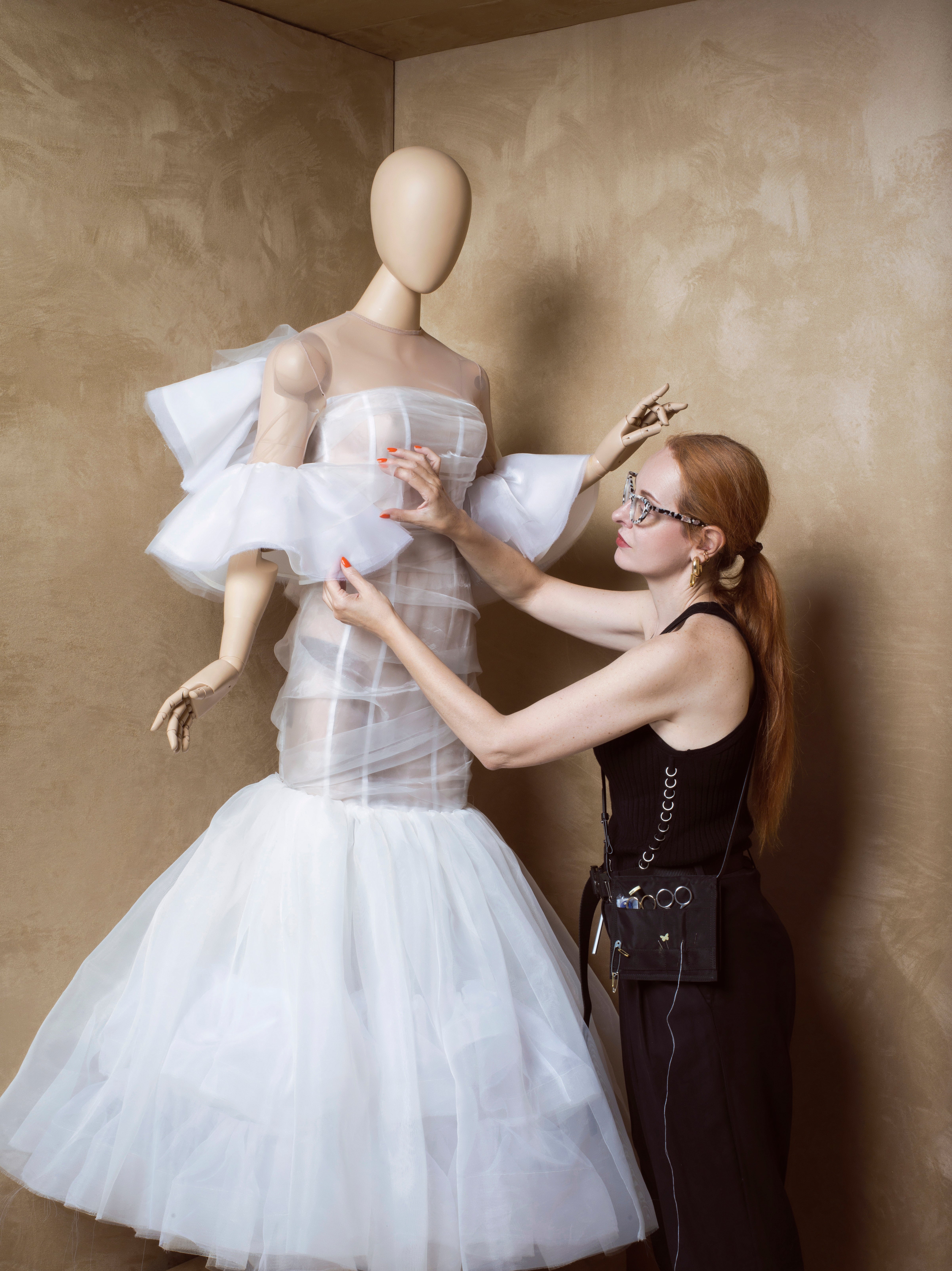 Una exposición en Madrid reúne hasta 200 diseños de Ana Locking