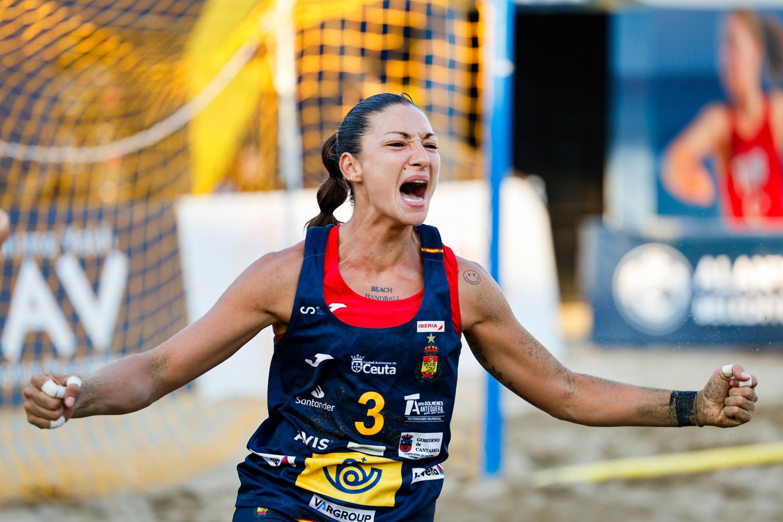 Asun Batista, mejor jugadora de Europa de balonmano-playa: «Me encantaría abrir un negocio para lesbianas en Torremolinos»