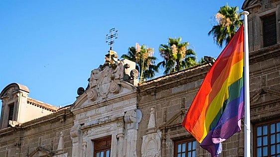 44 entidades LGTBI respaldan al impulsor de '¡MARICONÍZATE!' tras la denuncia ante la Inspección Educativa