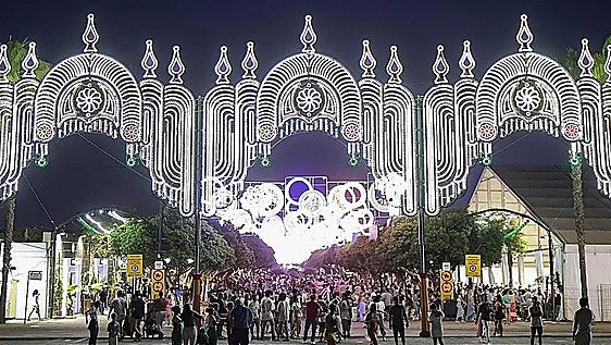 Bingos, drags y mucha fiesta: esta es la programación de las casetas LGTBI de la Feria de Málaga 2026